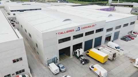 Nave industrial para taller de reparación de vehículos industriales