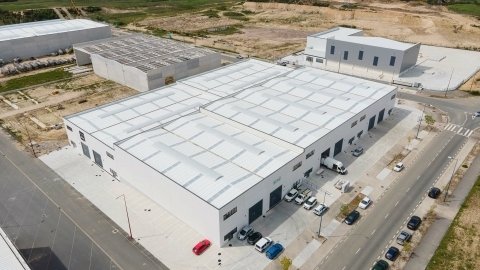 Construcción de 10 naves industriales adosadas para usos varios diseñada y ejecutada por A2.