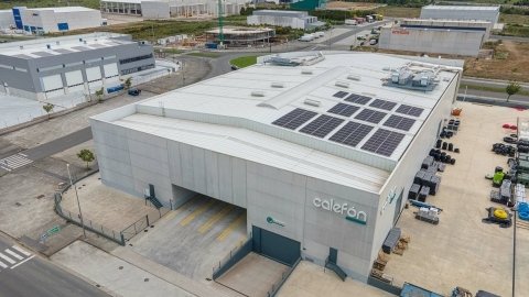 Sede central de almacén de materiales de fontanería, saneamiento y calefacción