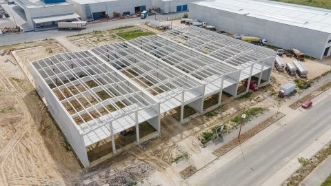 Construcción de 8 naves industriales adosadas para usos varios diseñada y ejecutada por A2.