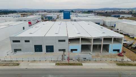 Nave Industrial subdividida en locales en Parque Empresarial das Gándaras